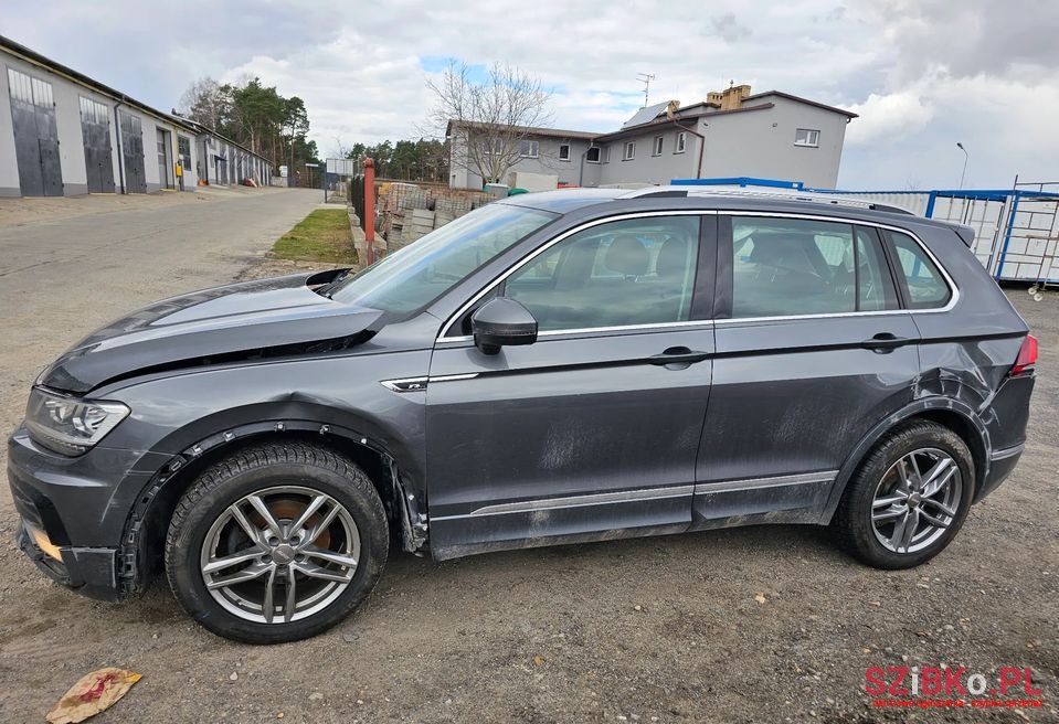 2017' Volkswagen Tiguan photo #4