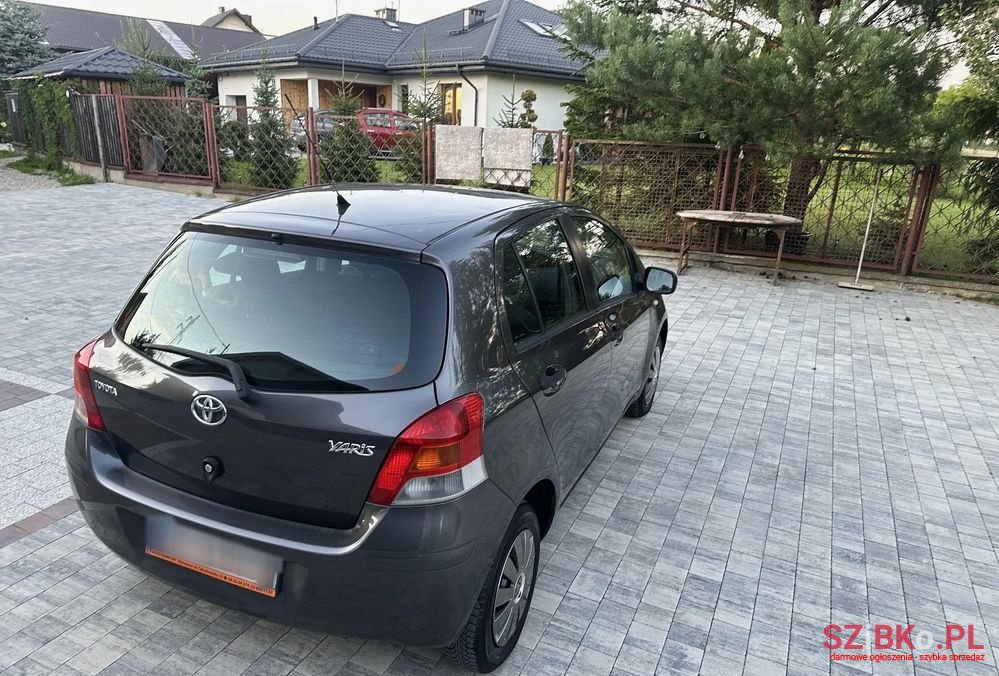 2009' Toyota Yaris 1.0 Luna A/C photo #5