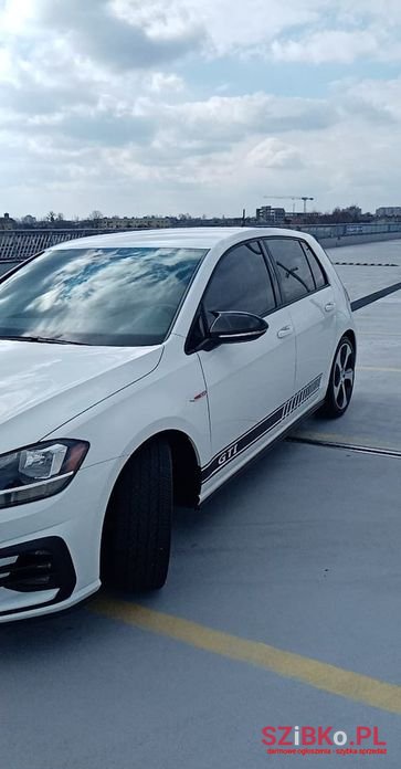 2019' Volkswagen Golf photo #3