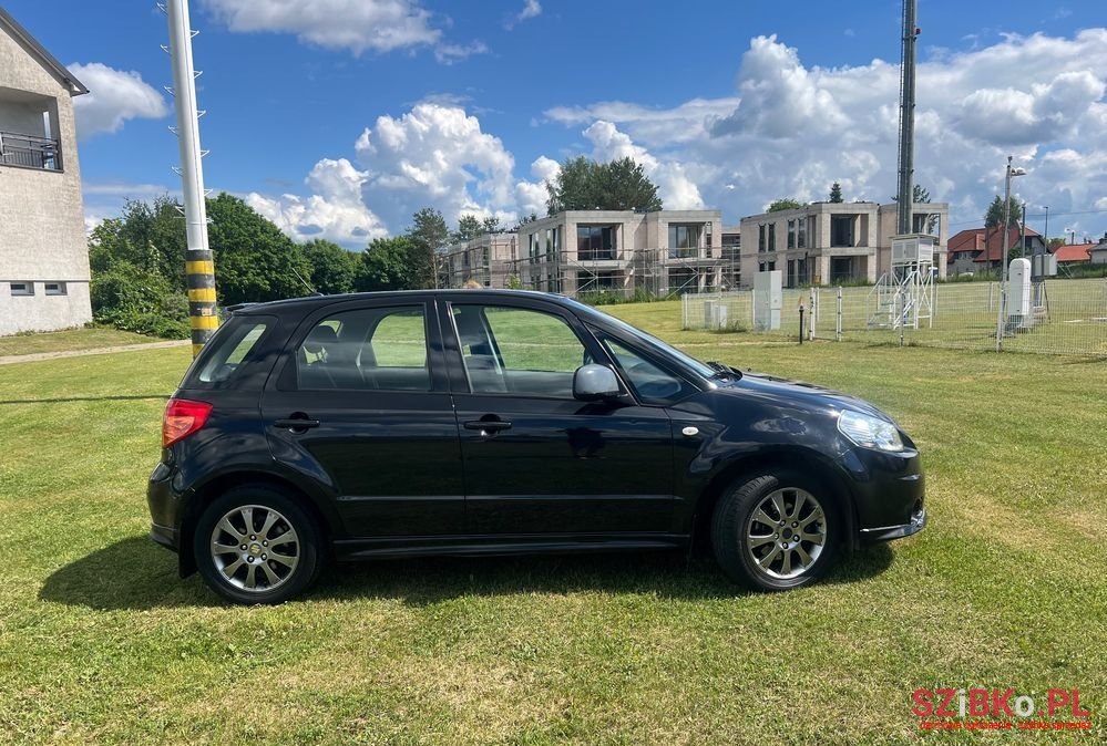 2011' Suzuki SX4 1.6 Vvt 4X2 Style photo #2