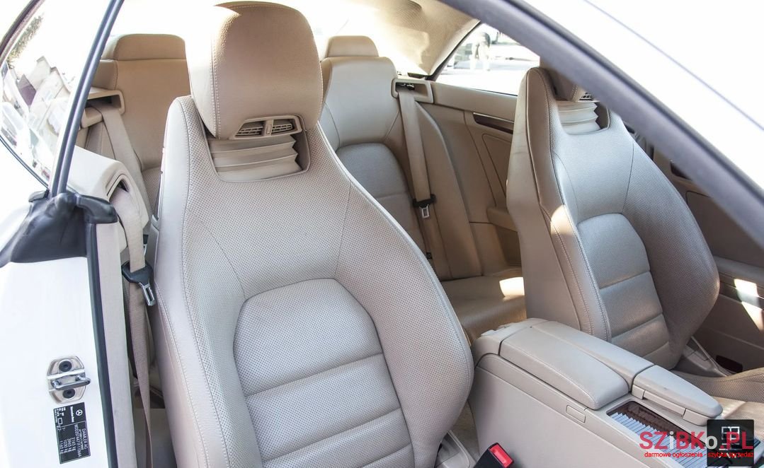 2011' Mercedes-Benz E-Class photo #5