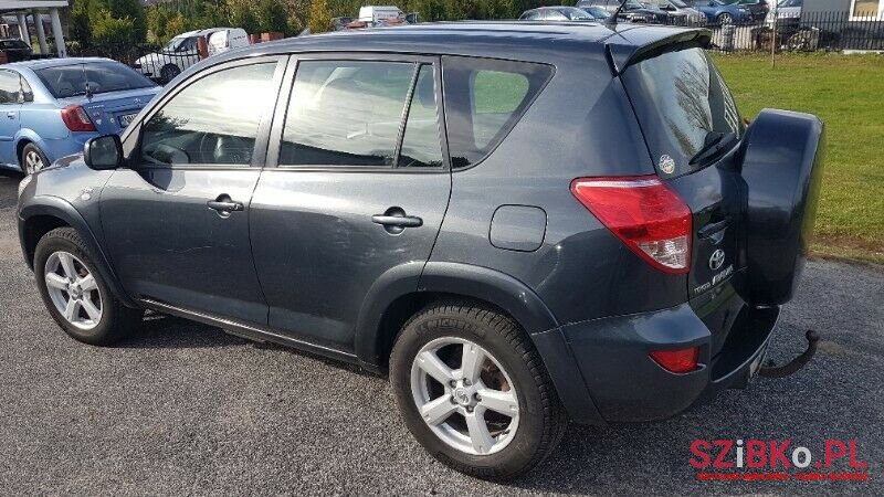 2006' Toyota RAV4 photo #1