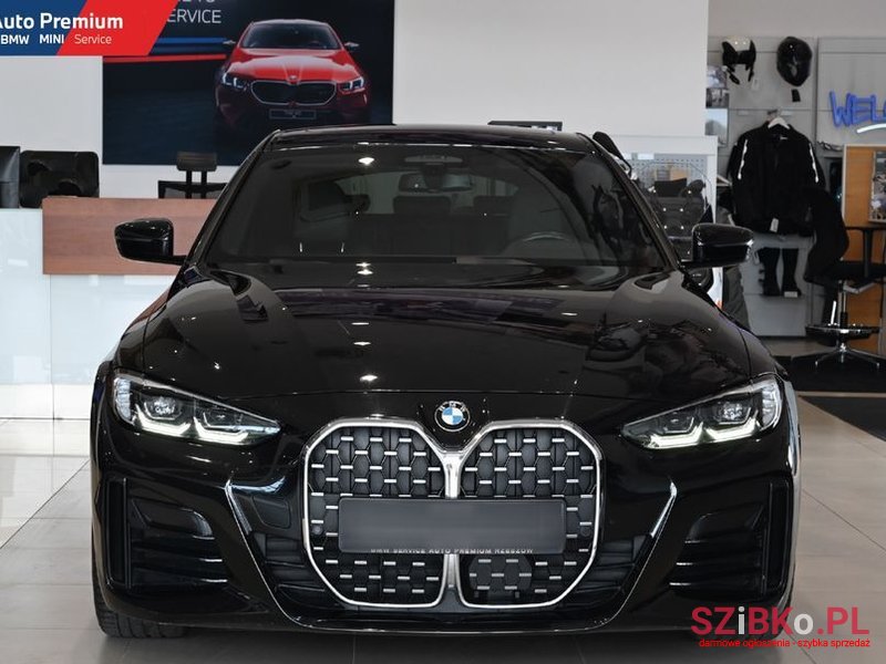 2022' BMW 4 Series 420D M Sport photo #2