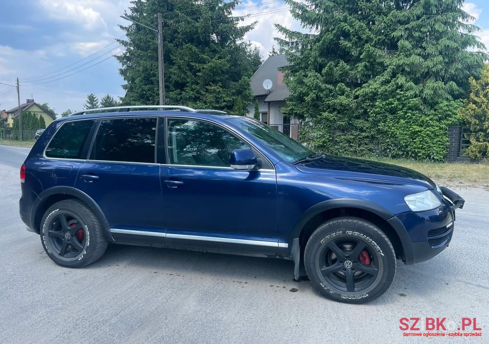 2005' Volkswagen Touareg photo #2