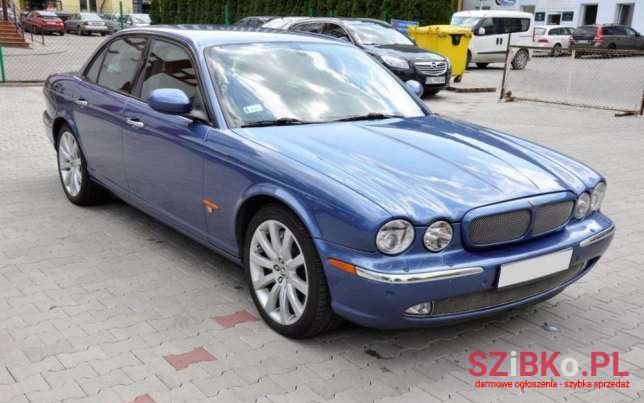 2003' Jaguar XJ photo #2