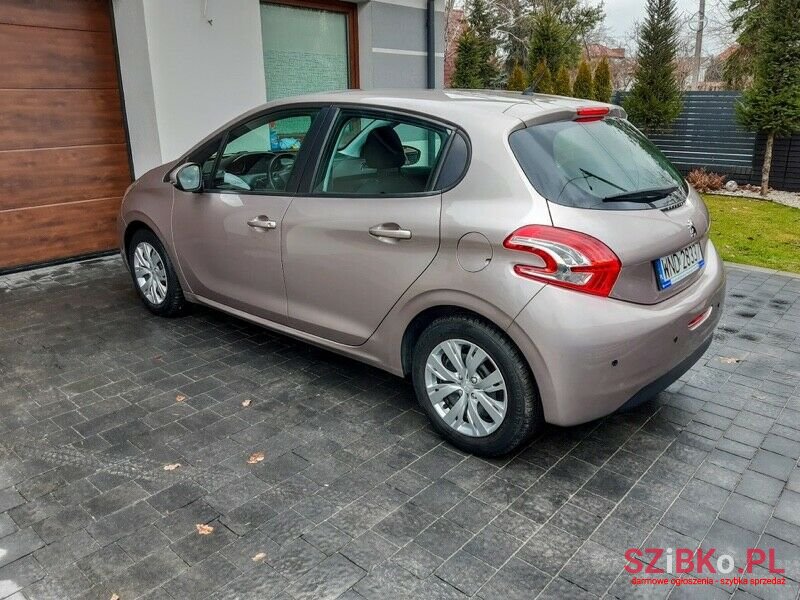 2012' Peugeot 208 photo #2