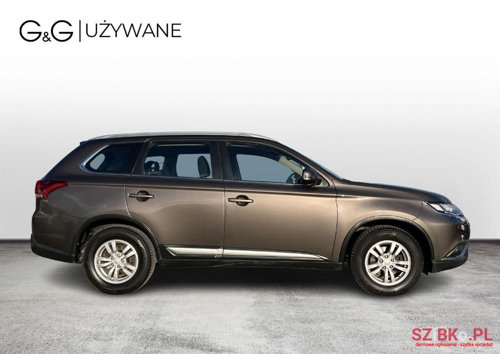 2018' Mitsubishi Outlander 2.0 City Style 2Wd photo #6