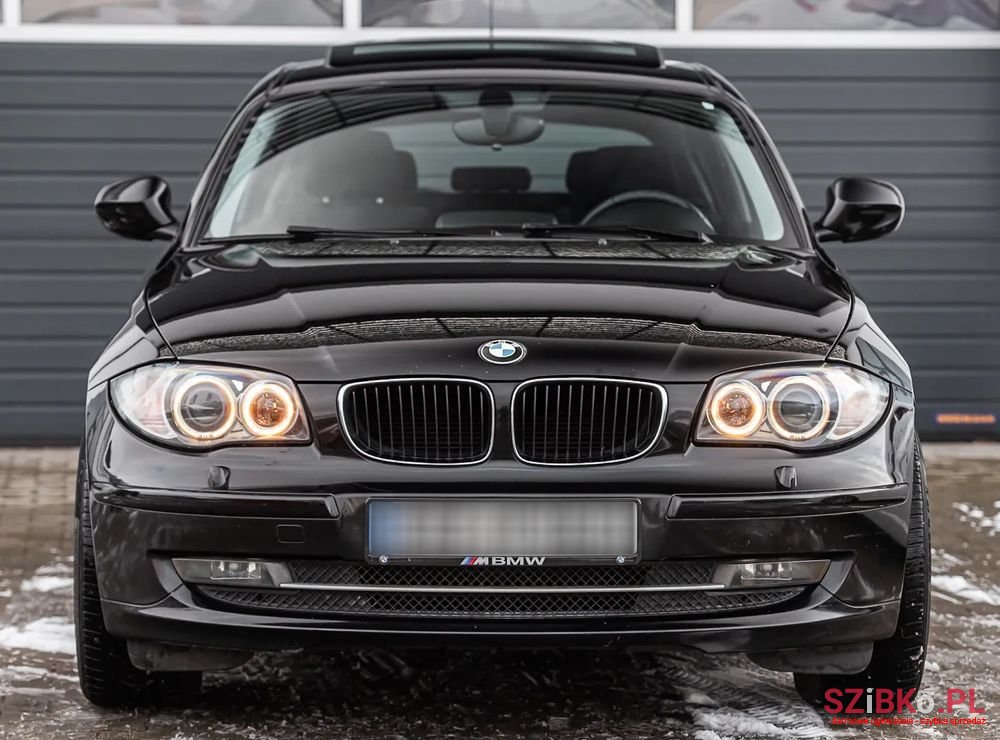 2011' BMW 1 Series 116D photo #4