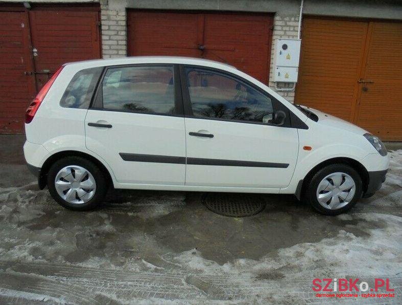 2006' Ford Fiesta photo #1