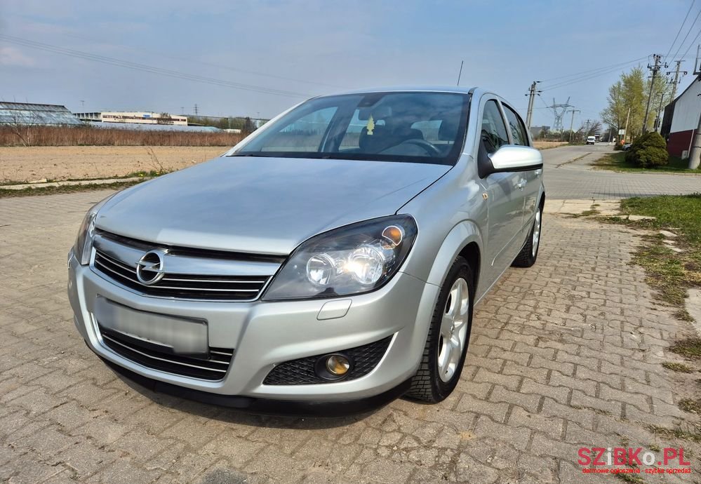 2007' Opel Astra 1.6 Cosmo photo #1