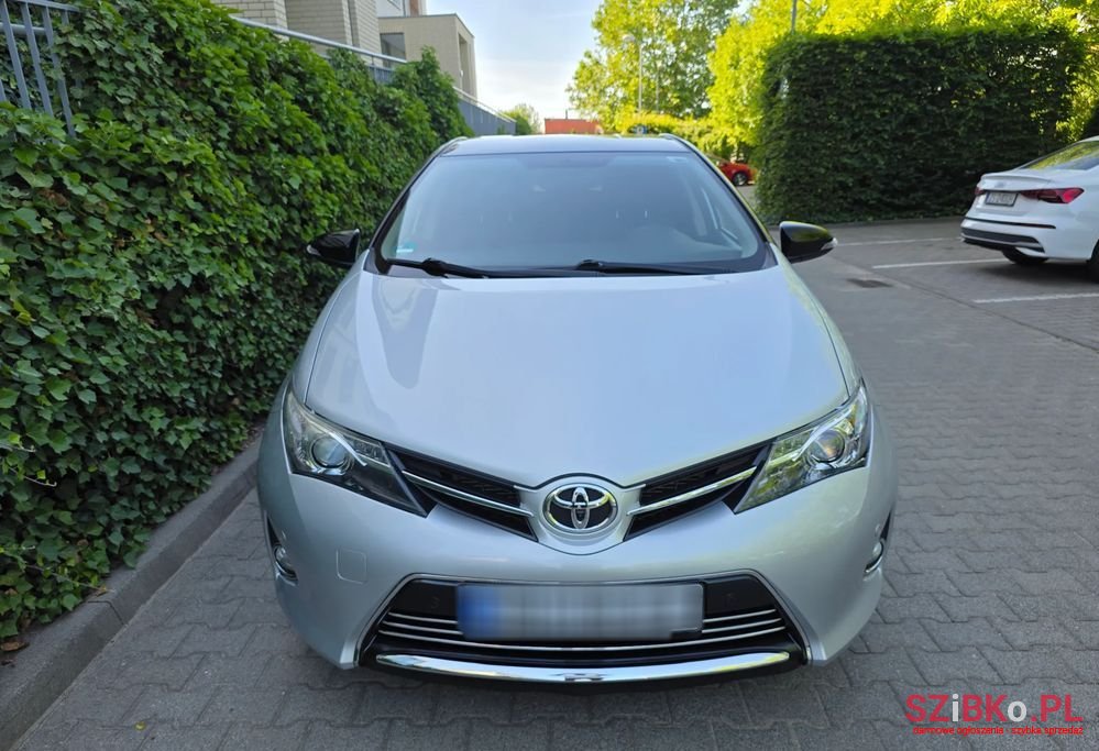 2014' Toyota Auris photo #2