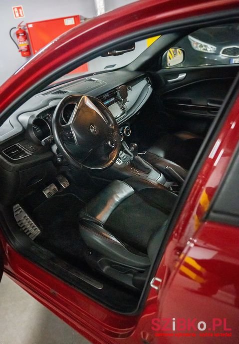 2016' Alfa Romeo Giulietta photo #4