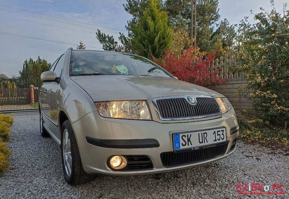 2005' Skoda Fabia photo #2