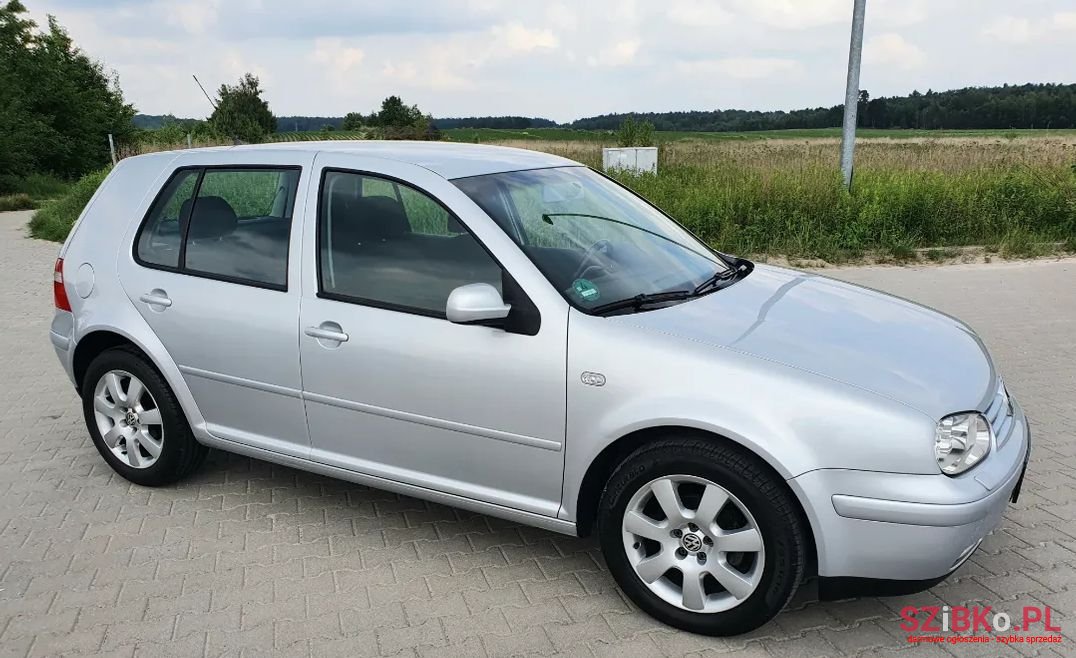 2003' Volkswagen Golf photo #1