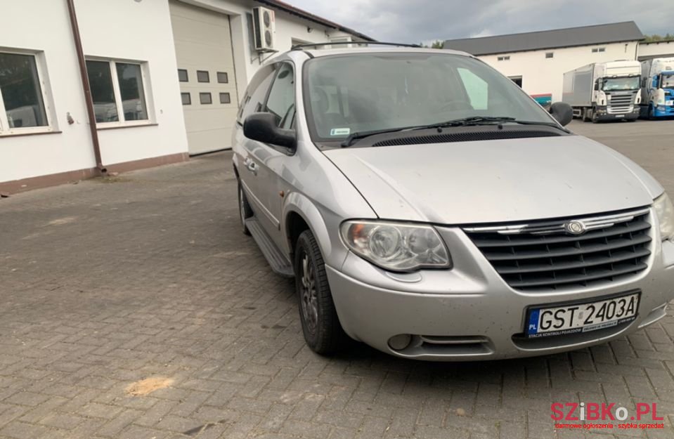 2006' Chrysler Voyager photo #2