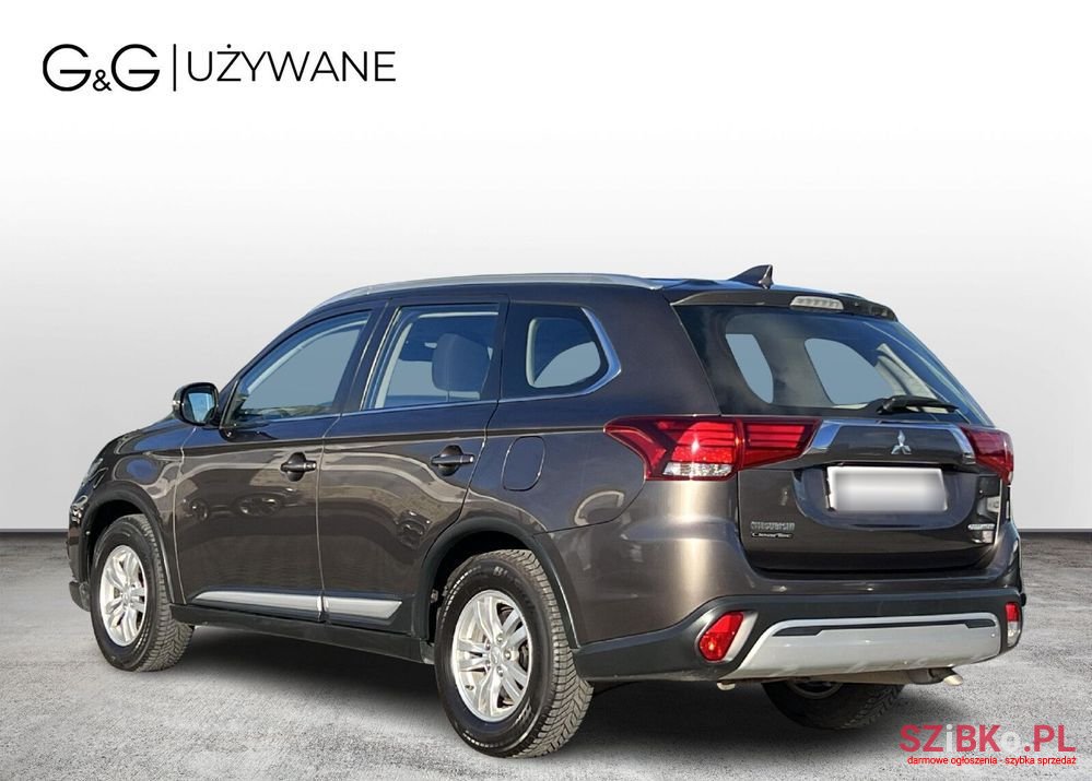 2018' Mitsubishi Outlander 2.0 City Style 2Wd photo #3