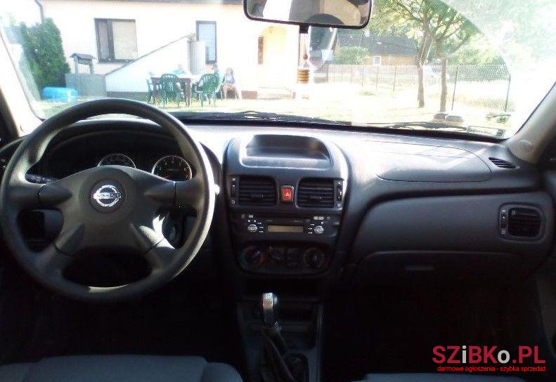 2005' Nissan Almera photo #3