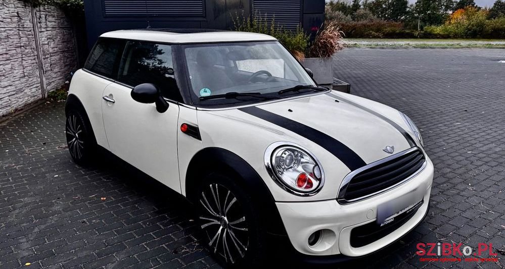 2011' MINI Cooper 50 Mayfair photo #2