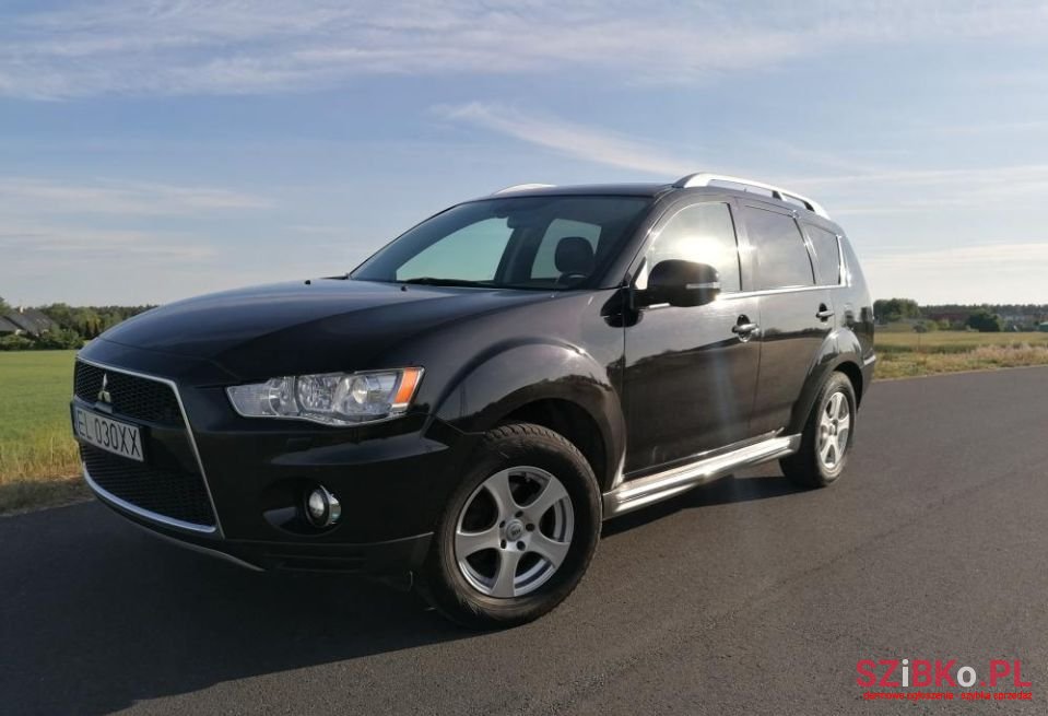 2010' Mitsubishi Outlander photo #1