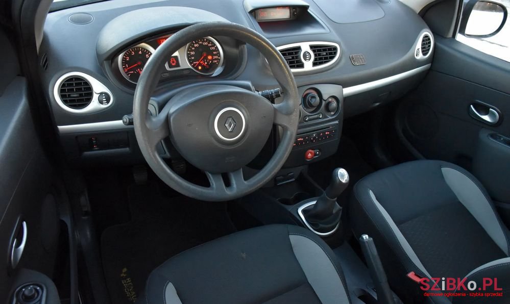 2011' Renault Clio 1.2 16V Business photo #5