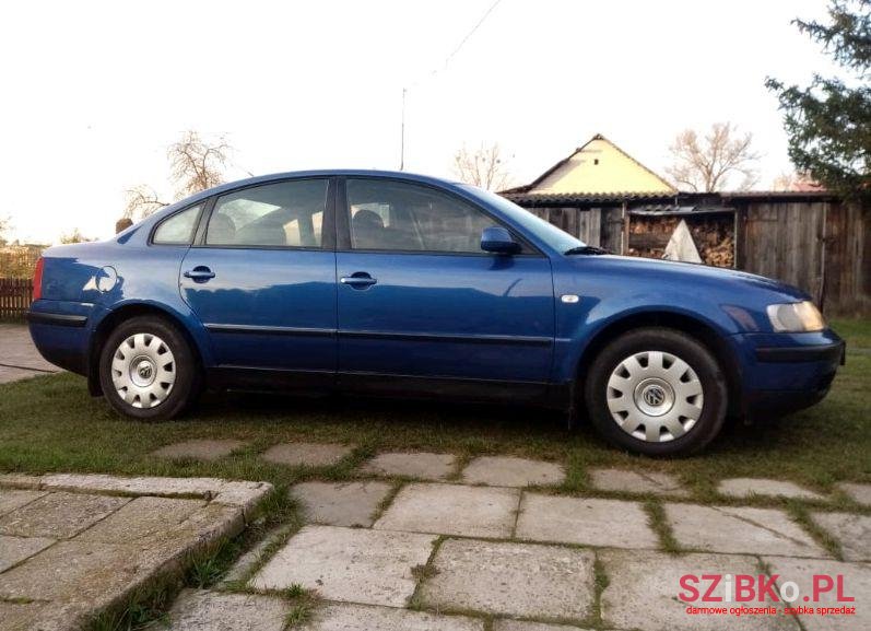 2000' Volkswagen Passat photo #1