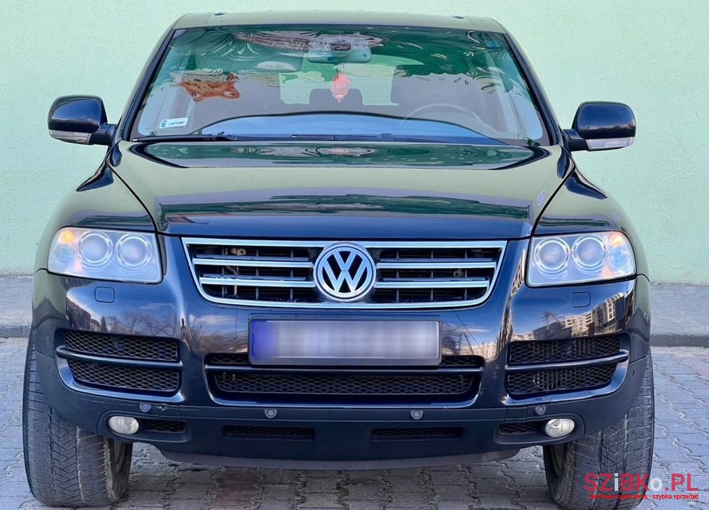 2004' Volkswagen Touareg photo #3