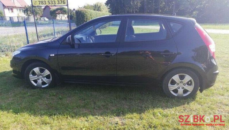 2010' Hyundai I30 photo #3