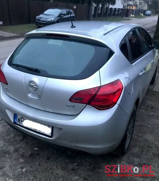 2012' Opel Astra photo #1