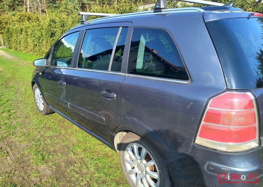 2007' Opel Zafira 1.9 Cdti Cosmo photo #2