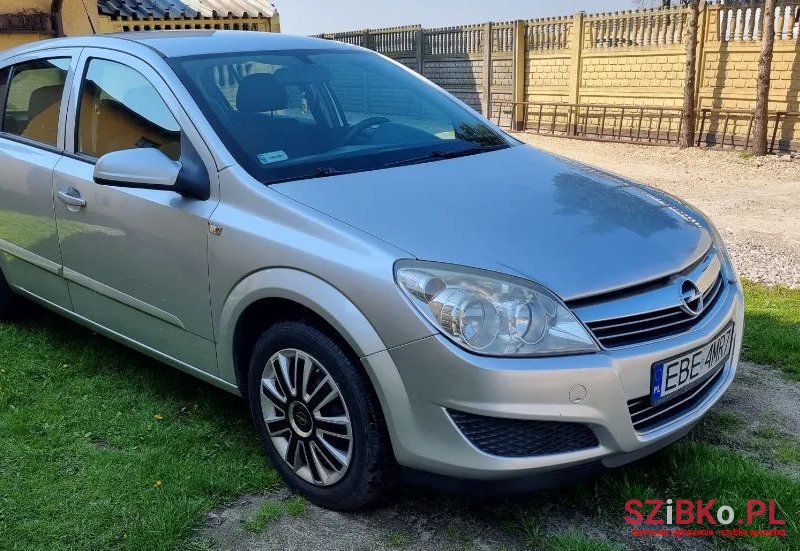 2008' Opel Astra photo #2