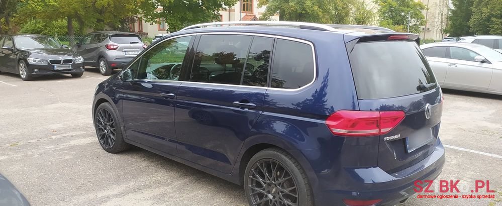 2016' Volkswagen Touran photo #4