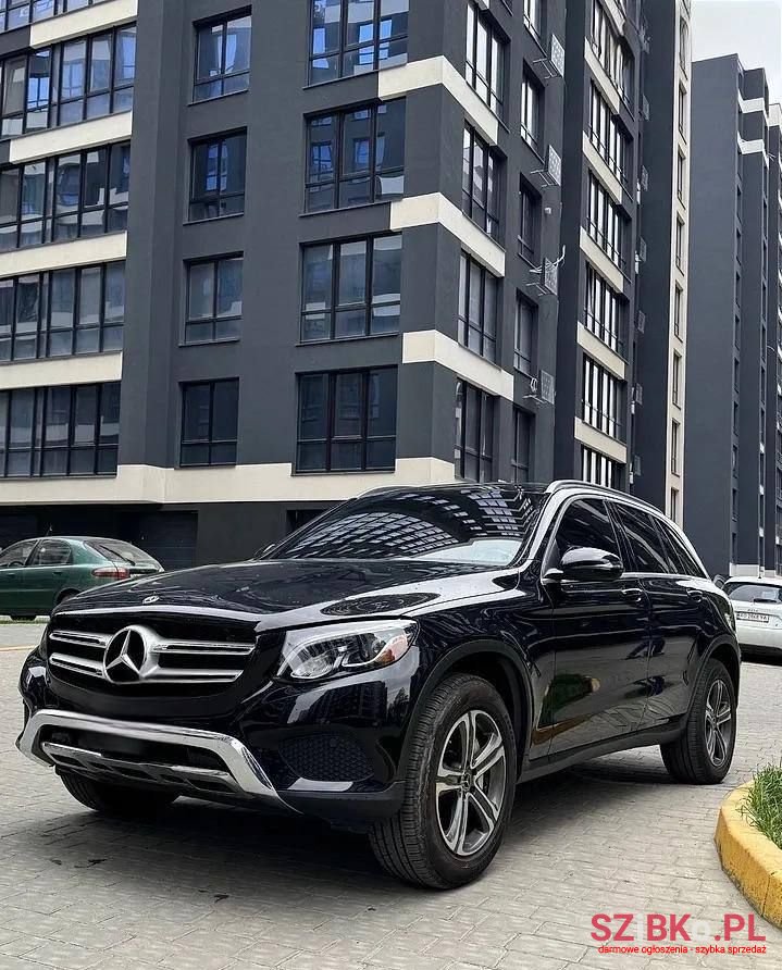 2018' Mercedes-Benz GLC 300 4-Matic photo #1