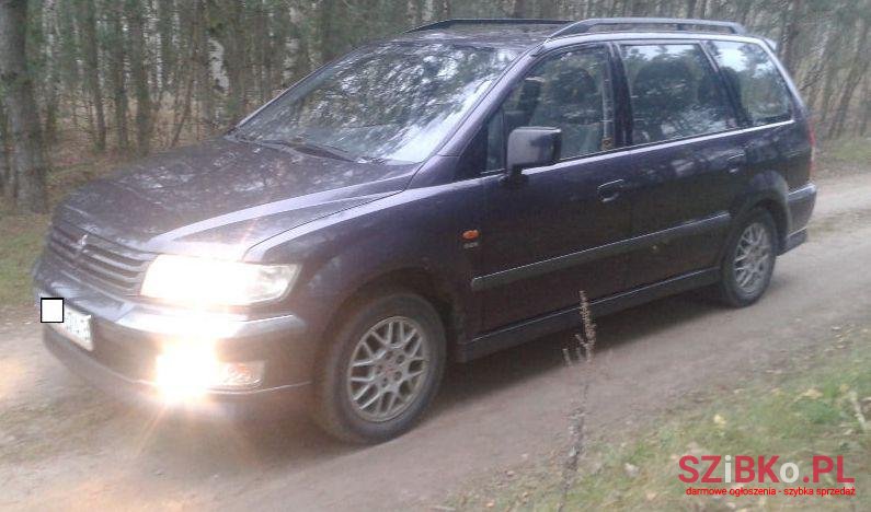 2000' Mitsubishi Space Wagon photo #1