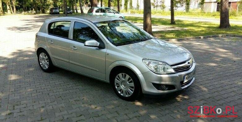 2007' Opel Astra photo #1