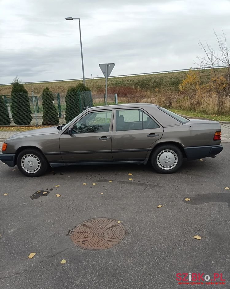 1988' Mercedes-Benz W124 photo #4