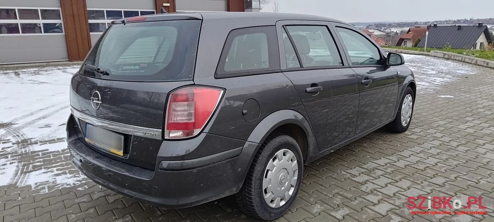 2010' Opel Astra photo #3