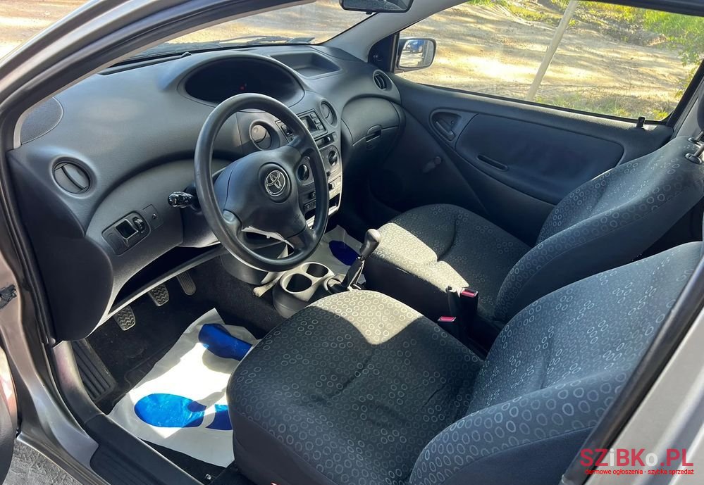 2004' Toyota Yaris 1.3 Terra Plus photo #5