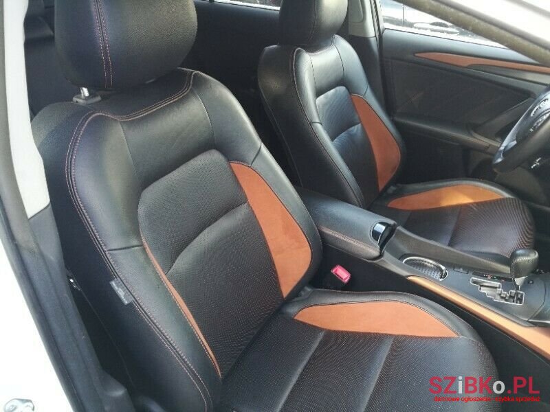 2016' Toyota Avensis photo #2