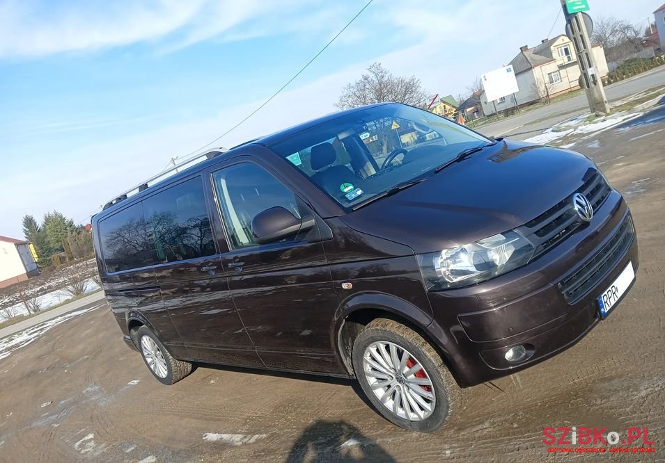 2011' Volkswagen Transporter photo #3