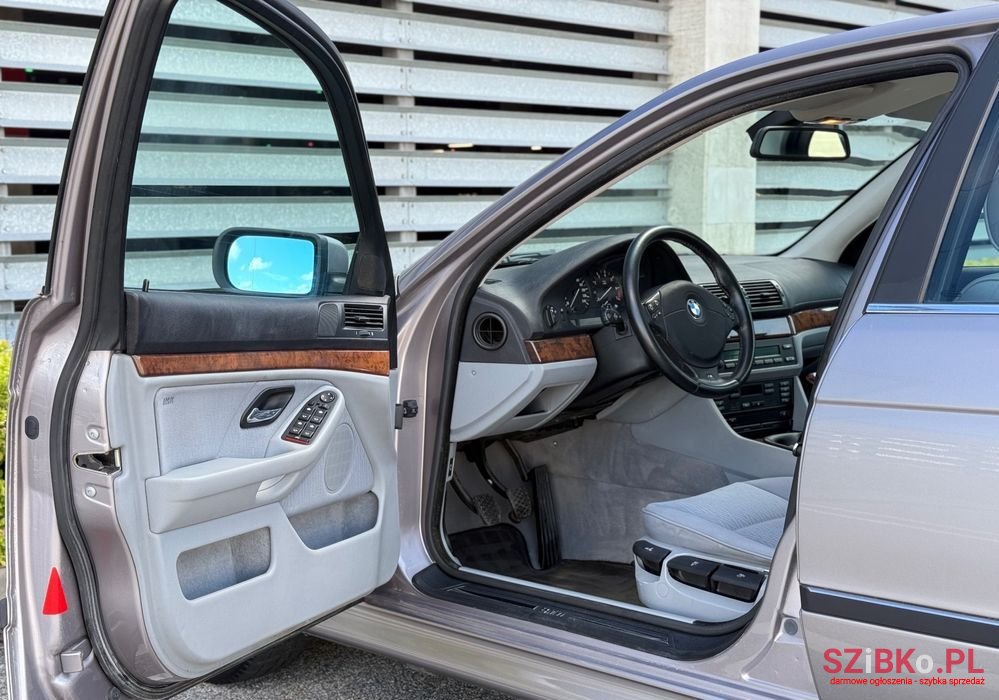 2000' BMW 5 Series 520I photo #6