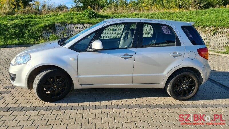 2012' Suzuki SX4 photo #1