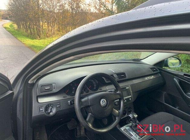 2007' Volkswagen Passat photo #2