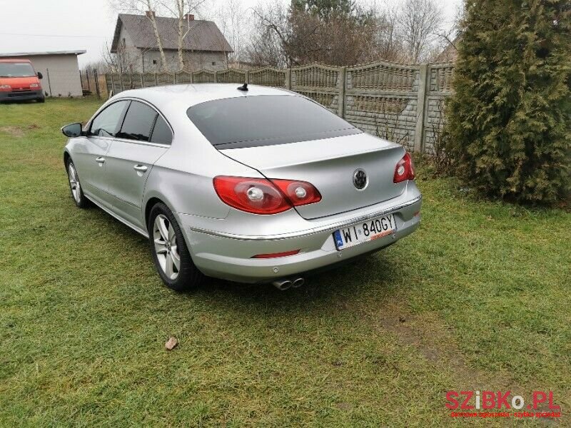 2009' Volkswagen Passat photo #1