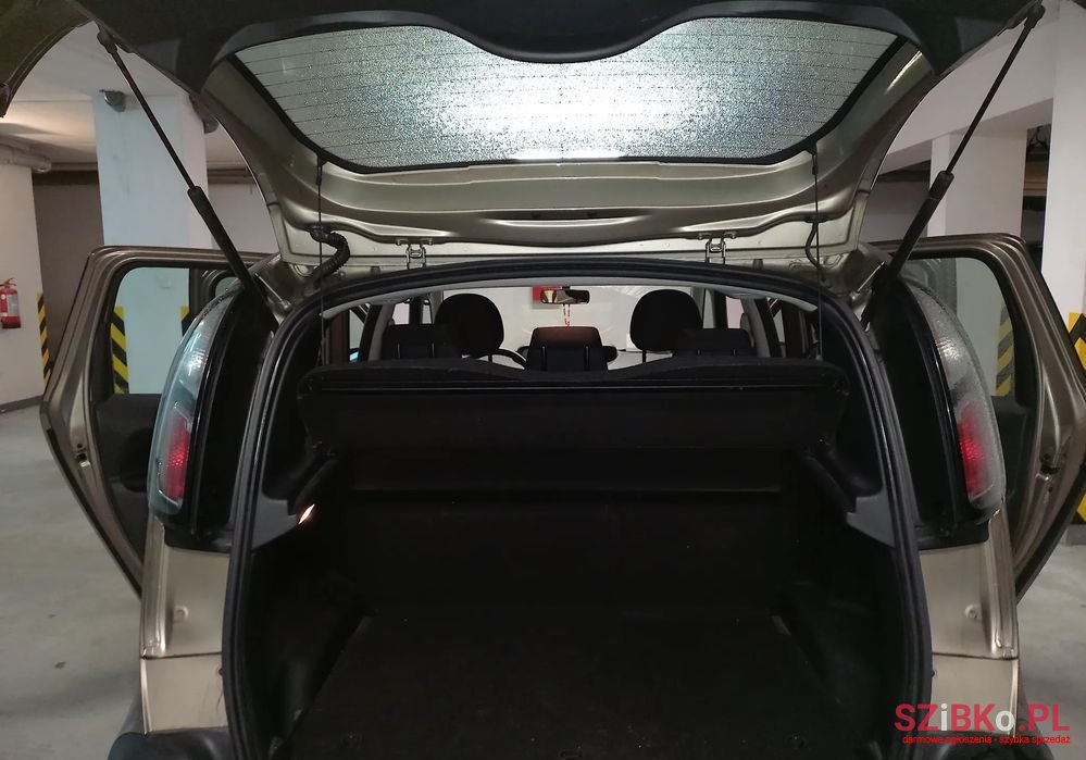 2010' Citroen C3 Picasso photo #1