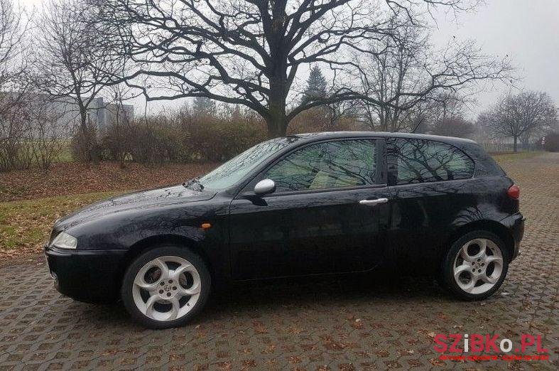 2002' Alfa Romeo 147 photo #1