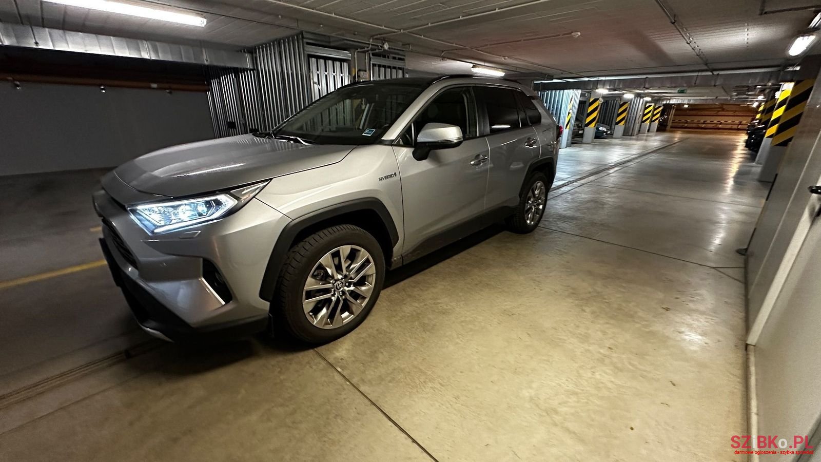 2020' Toyota RAV4 photo #2