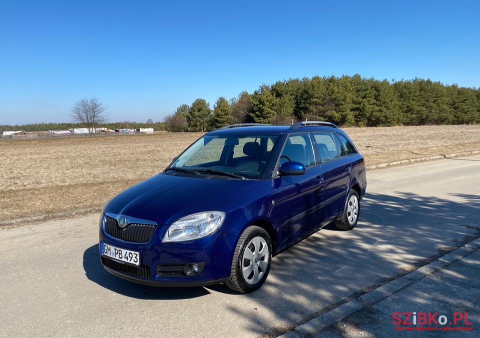 2008' Skoda Fabia photo #1