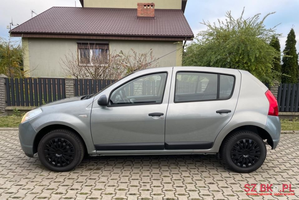 2010' Dacia Sandero photo #5