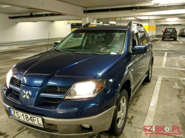 2004' Mitsubishi Outlander photo #2