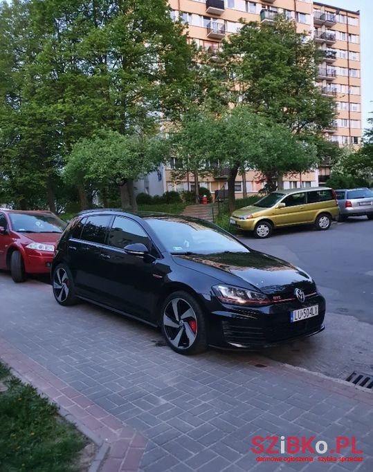 2015' Volkswagen Golf photo #4